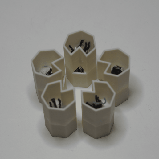 Capture d’écran 2018-03-30 à 12.12.30.png Tiny self-watering planter